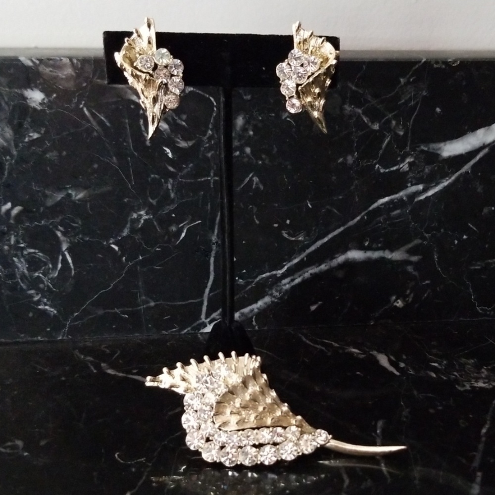 Vintage Coro brooch and clip earrings